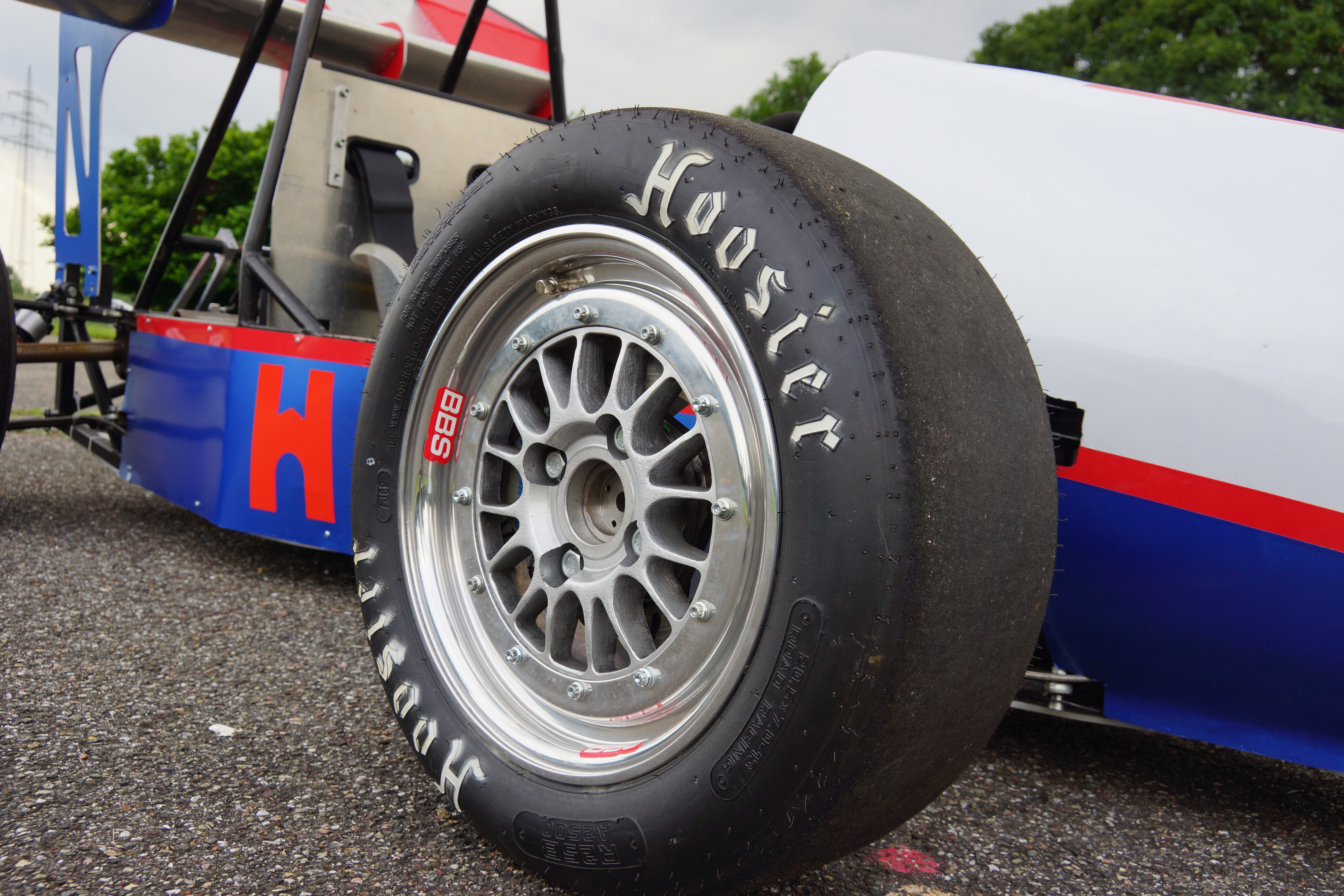 BBS E14 Felgen mit 205x70 R13 Hoosier Slickbereifung, welche für optimale Bodenhaftung sorgen