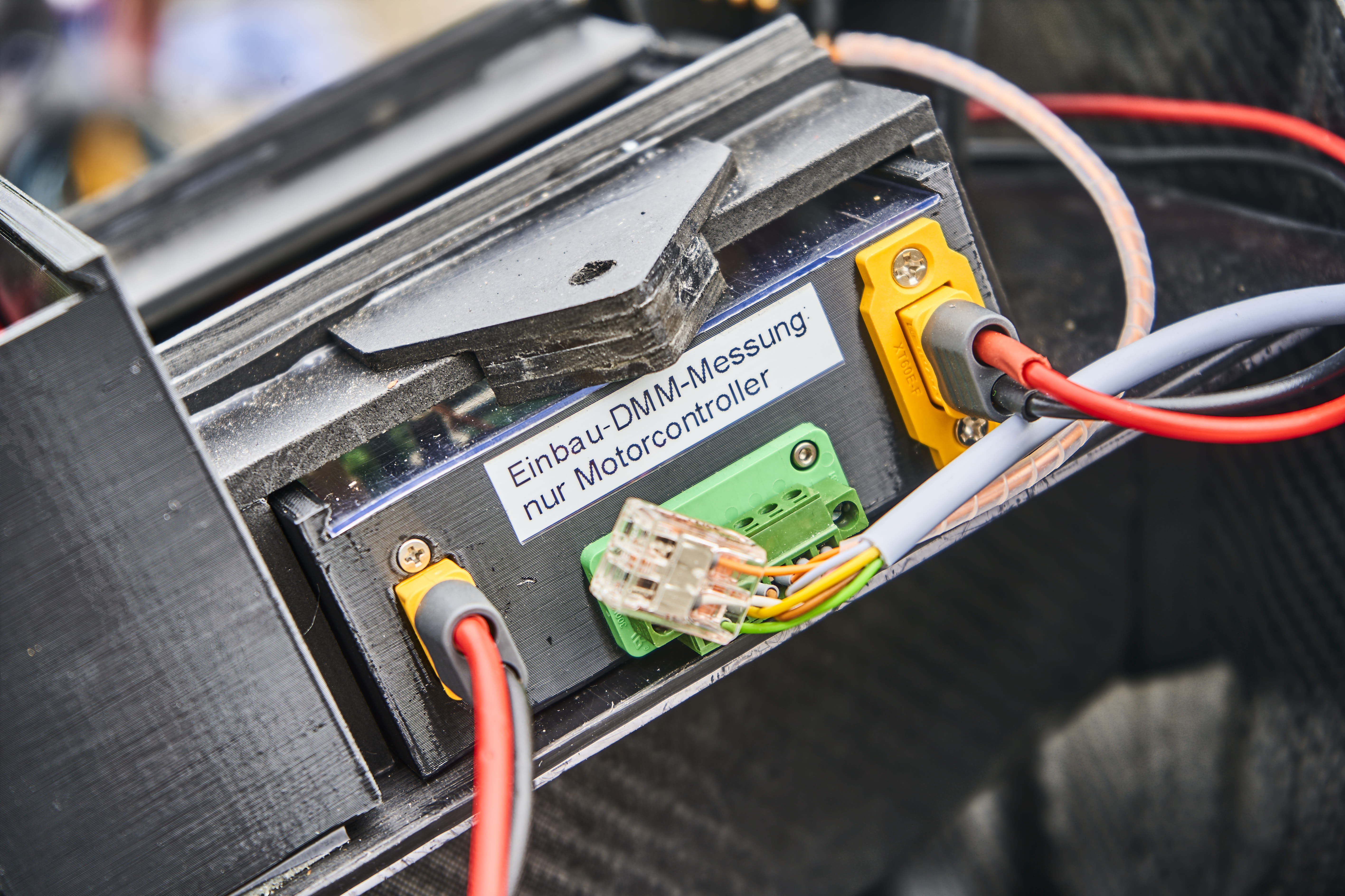 Motorkontrolleinheit: Ein Microcontroller gibt je nach gewählter Fahrstufe einen spezifischen Stromwert vor.