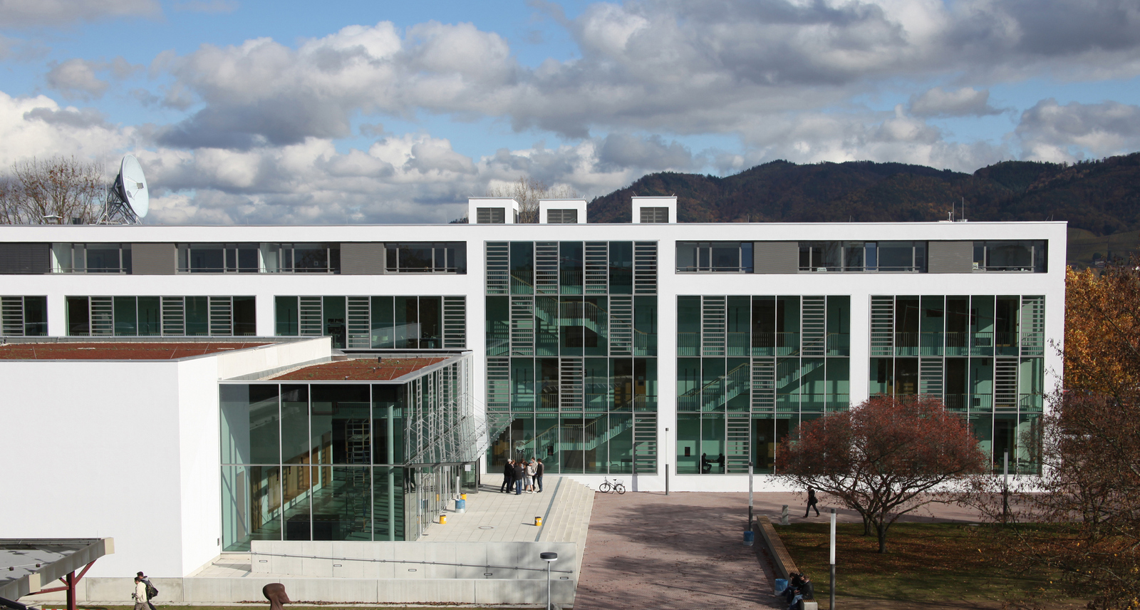 Blick auf Campus mit Gebäude D der Hochschule Offenburg
