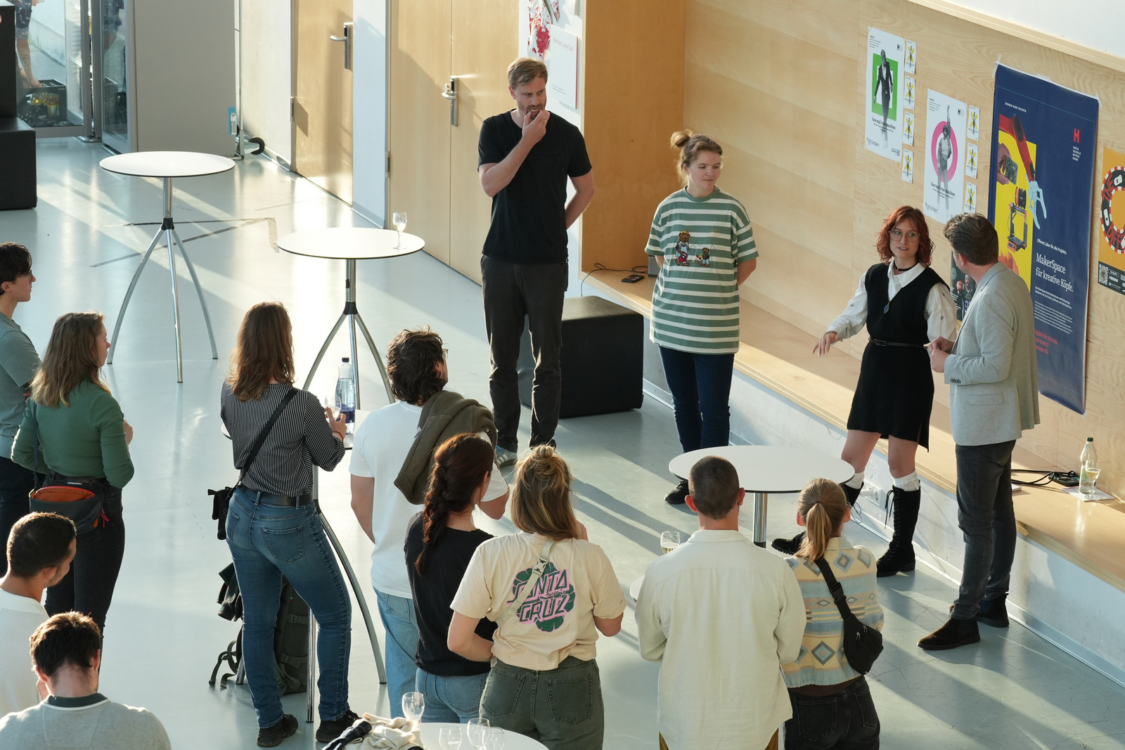 Biomechanik-Netzwerk feiert 10-Jähriges: Steffen Willwachcer, Caroline Welp, und Clara Schweigert diskutieren mit Kai Wissmann 