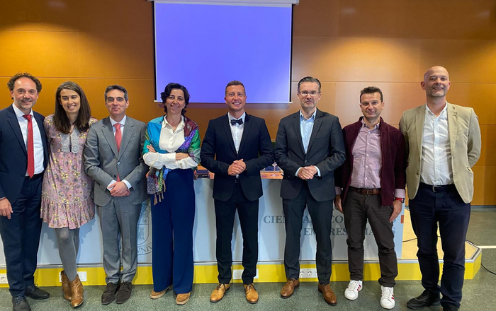 David Knäble und die Prüfungskommission nach der Verteidigung