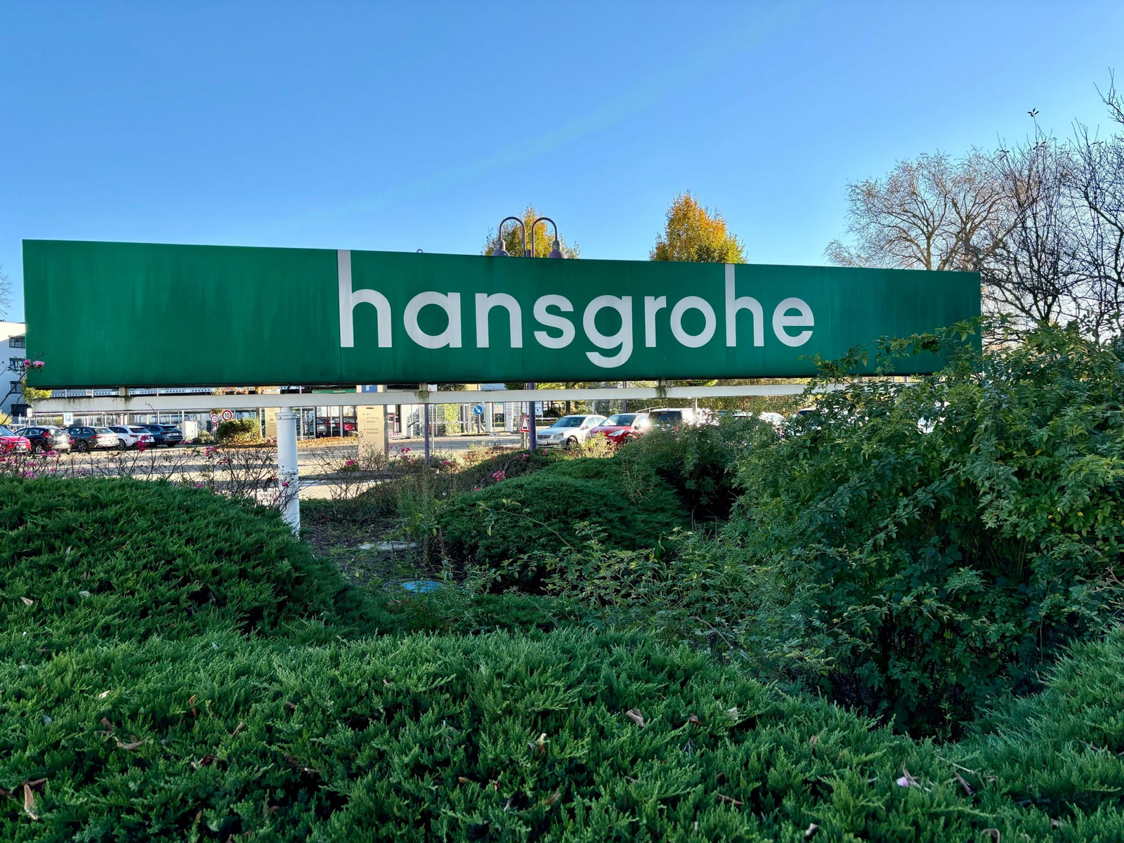 A green banner with the Hansgrohe logo