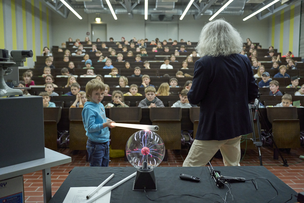 2025_Kinder-Uni_im_Vorlesungssaal_Curti