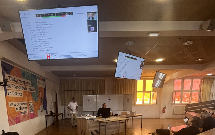 Blick in der Konferenzraum aus der Publikumsicht