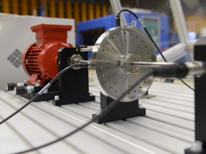 Massenscheibe mit Wegaufnehmer