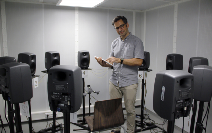 Professor Zirn im Labor