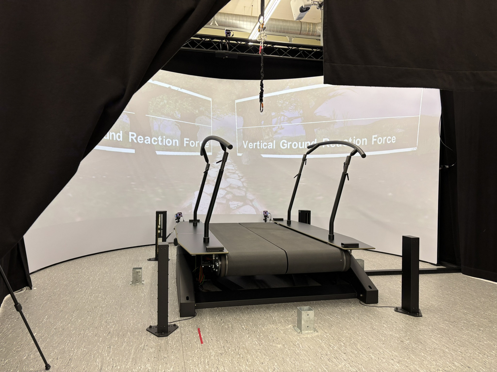 2025_08_04_-_IBMS_02_Instrumentiertes_Laufband_mit_Leinwand__GRAIL_