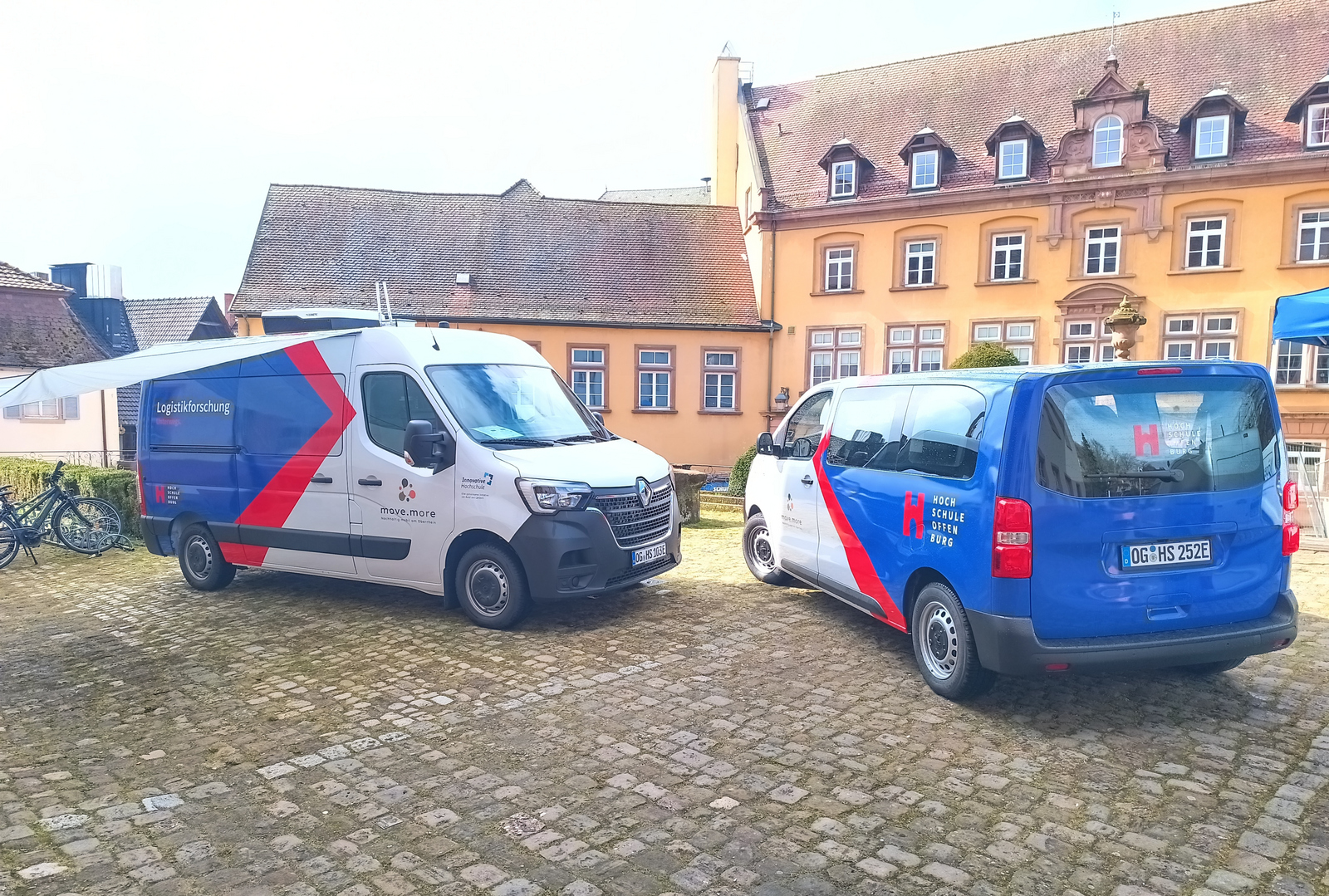 Das mobile Logistik-Labor und das Transfer-Mobil auf dem Campus Gengenbach