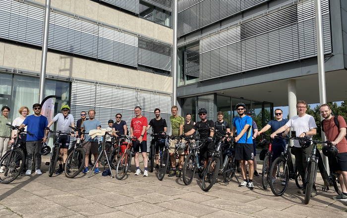 move.mORe-Mitarbeitende mit E-Bikes