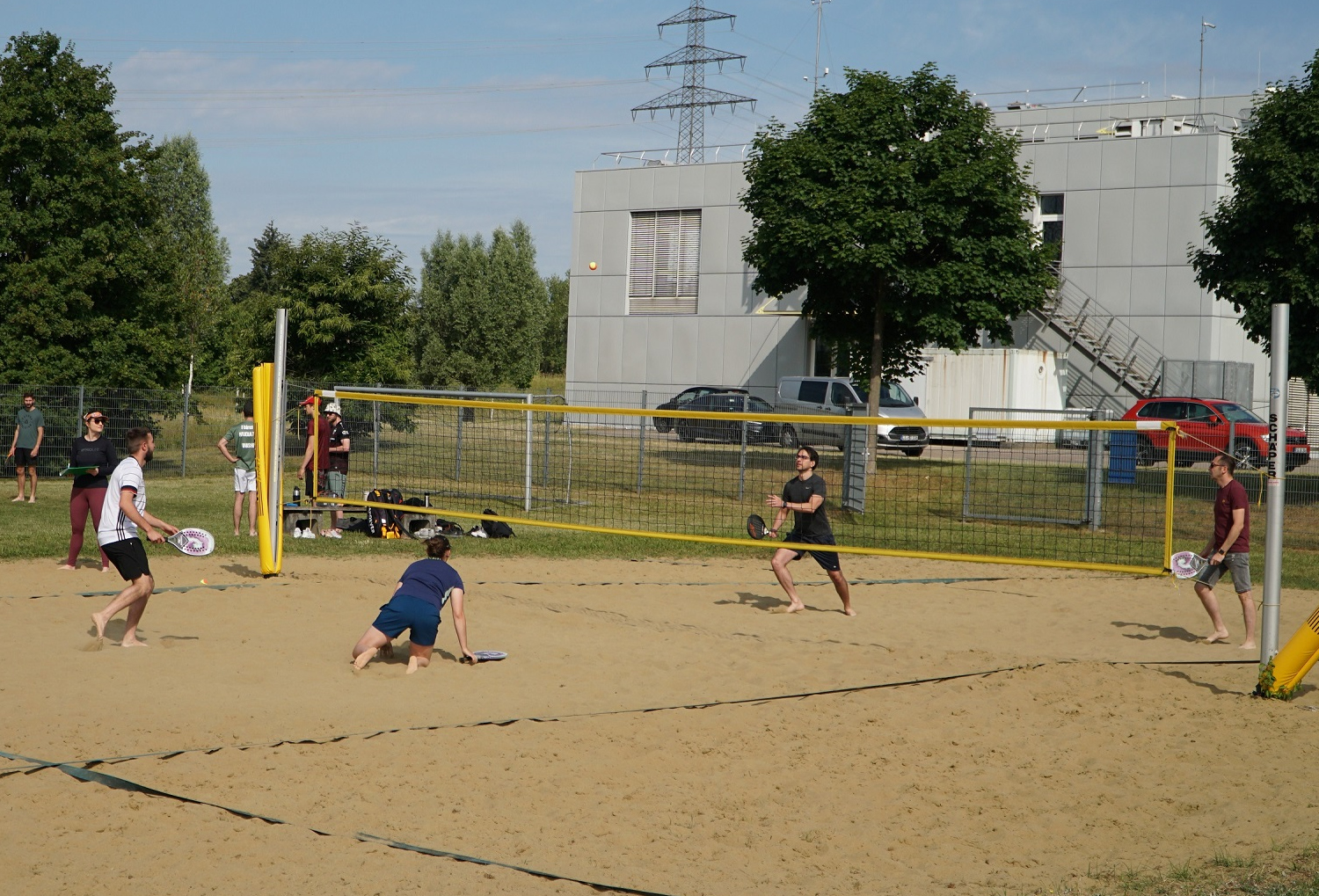Beach-Tennis-Spieler in Aktion