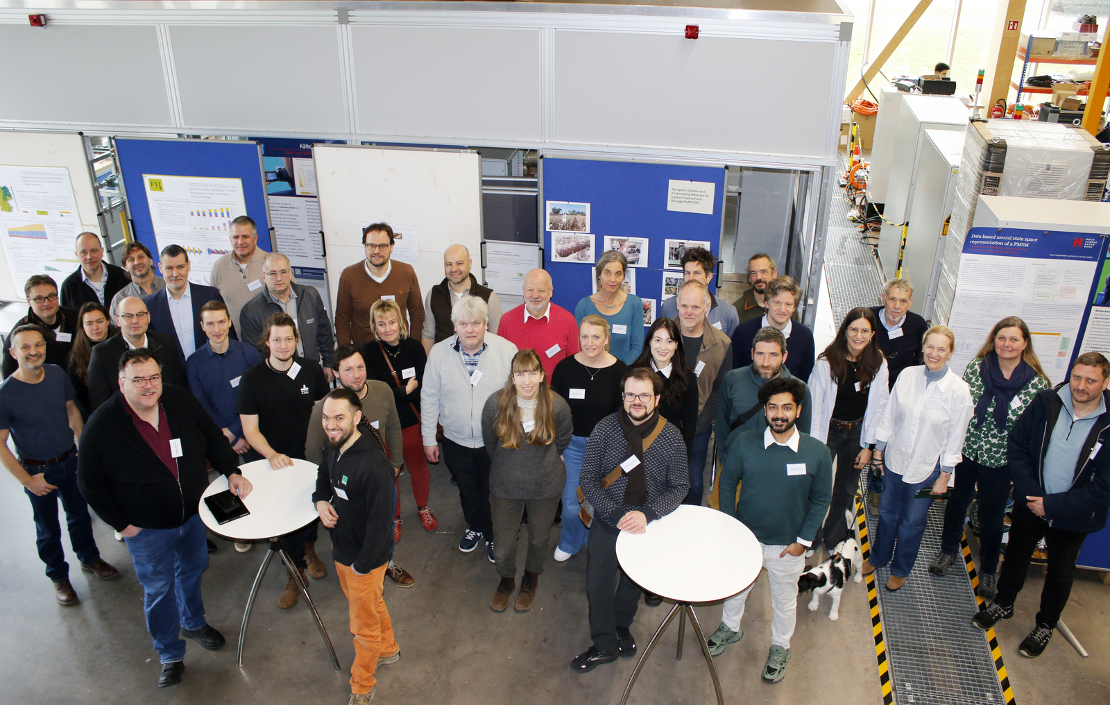 Gruppenfoto im Technikum von oben