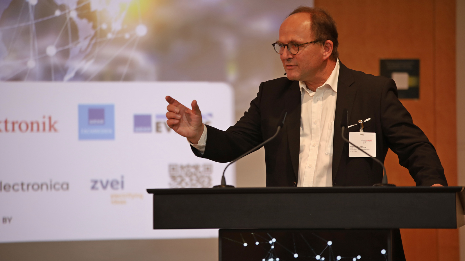 Prof. Sikora am Rednerpult