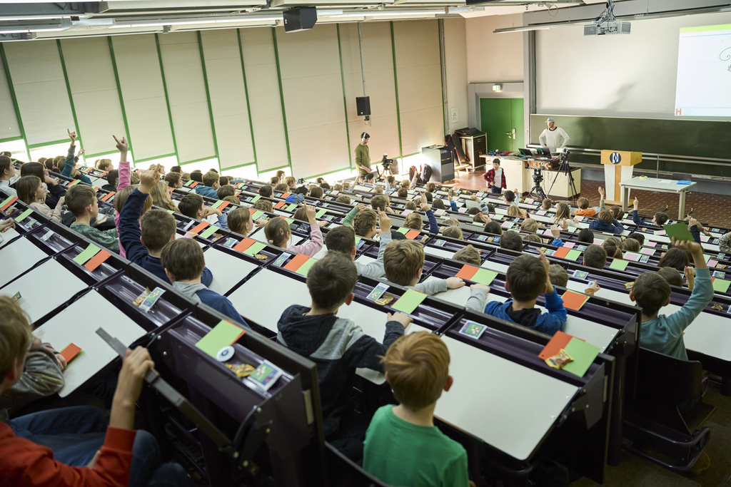 2025_Kinder-Uni_im_Vorlesungssaal