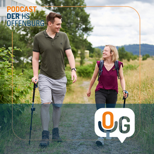 Zwei wandernde Menschen