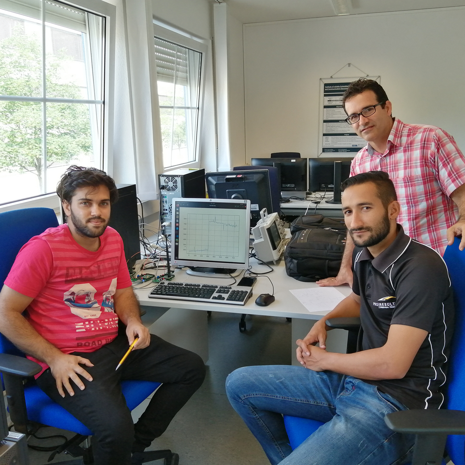 Gruppe 2: Orlando Abreu [links], Juan Oliva [rechts sitzend], Hector Cruz [rechts stehend]