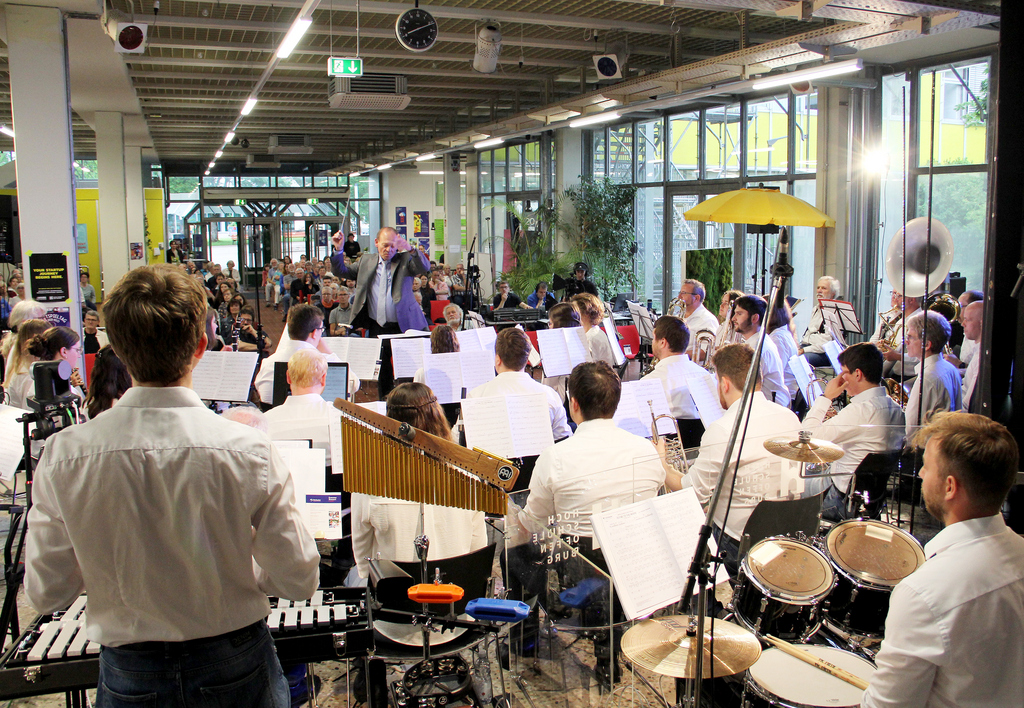 1._2025-06-10_PM_Konzert_Hochschulorchester_von_hinten_mit_Glockenspiel