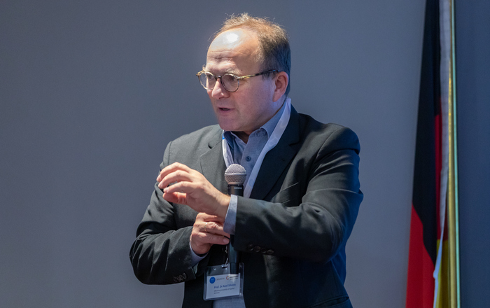 Prof. Sikora at the Cairo Seminar