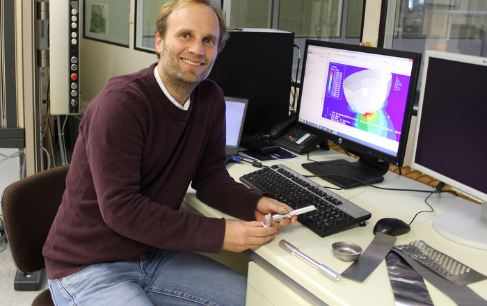 Prof. Dr. Seifert am Computer