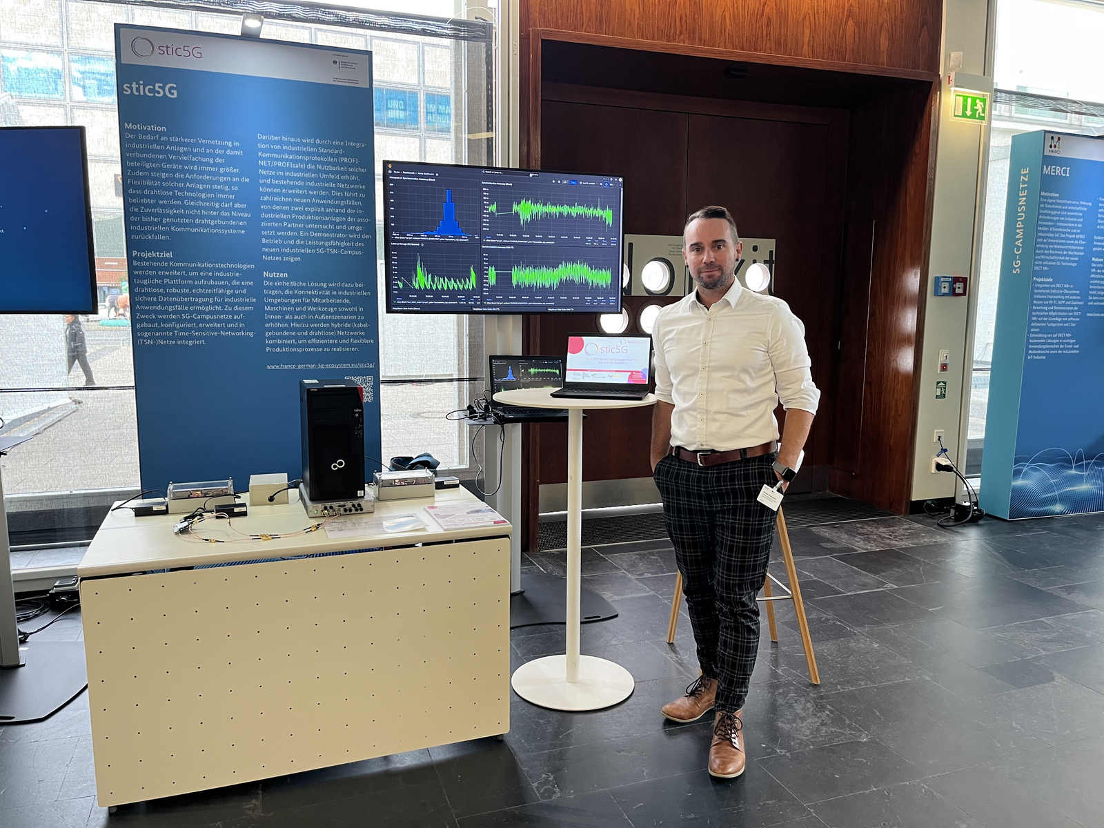 Manuel Schappacher am stic5G Stand