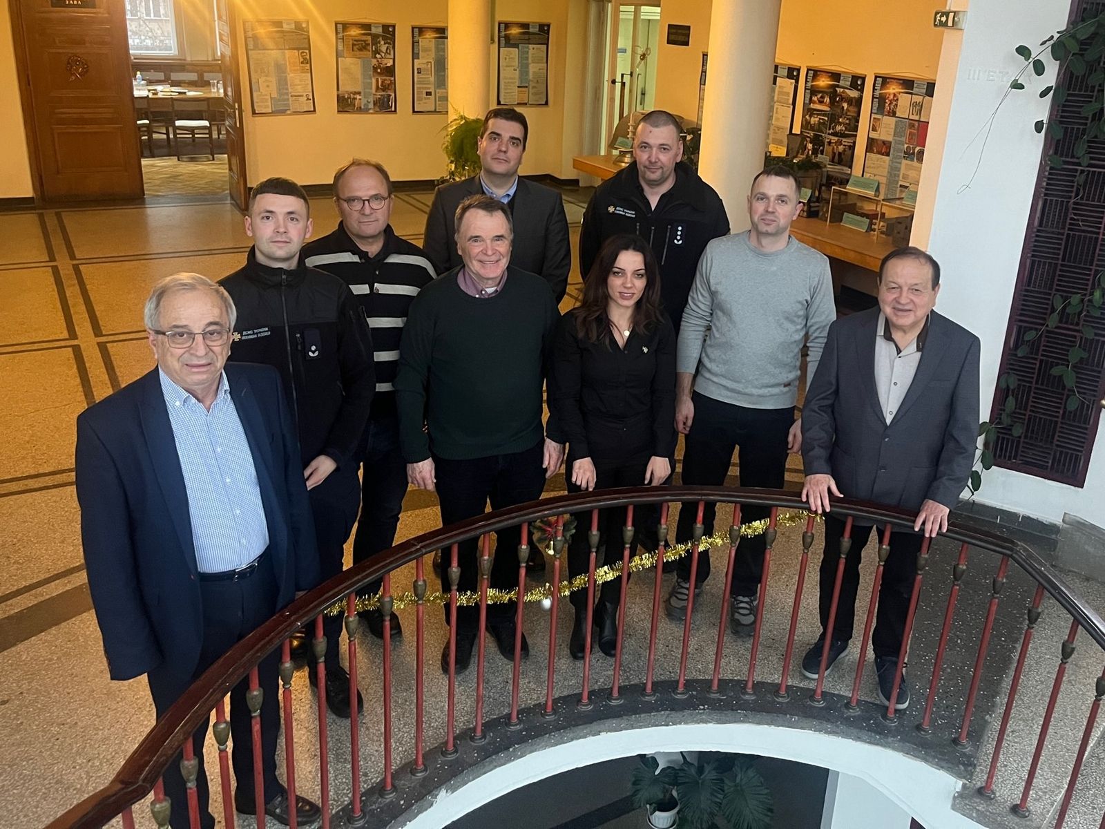 Gruppenbild der 9 Teilnehmer des Meetings