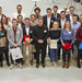 Gruppenbild der Ausgezeichneten mit Prorektor Prof. Dr. Oliver Schäfer im Foyer von Gebäude D
