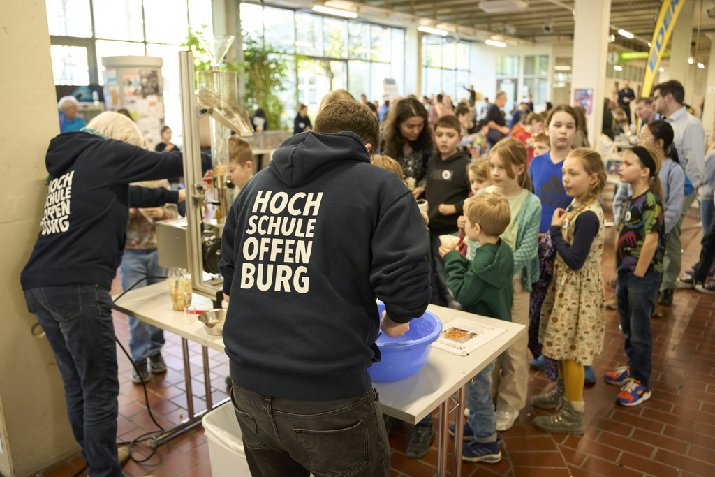 2025_Kinder-Uni_Popcornmaschine