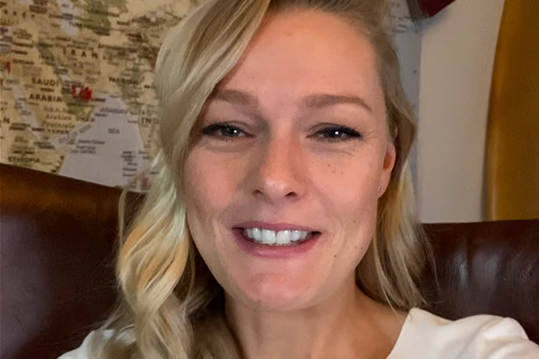 Proträt von Miriam Höller, Ex-Stuntfrau und -Germany's Next Topmodel, Moderatorin, Speakerin und Unternehmerin, die einen der Online-Vorträge hielt.