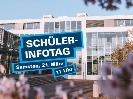 Gebäude D dvaor der Schriftzug Schülerinfotag