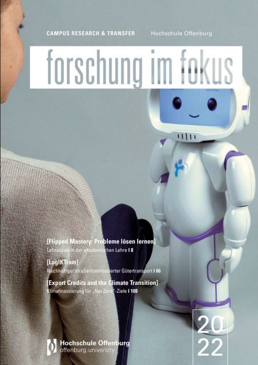 Cover FIF 2022 - Kleiner Roboter, der eine Frau anlächelt